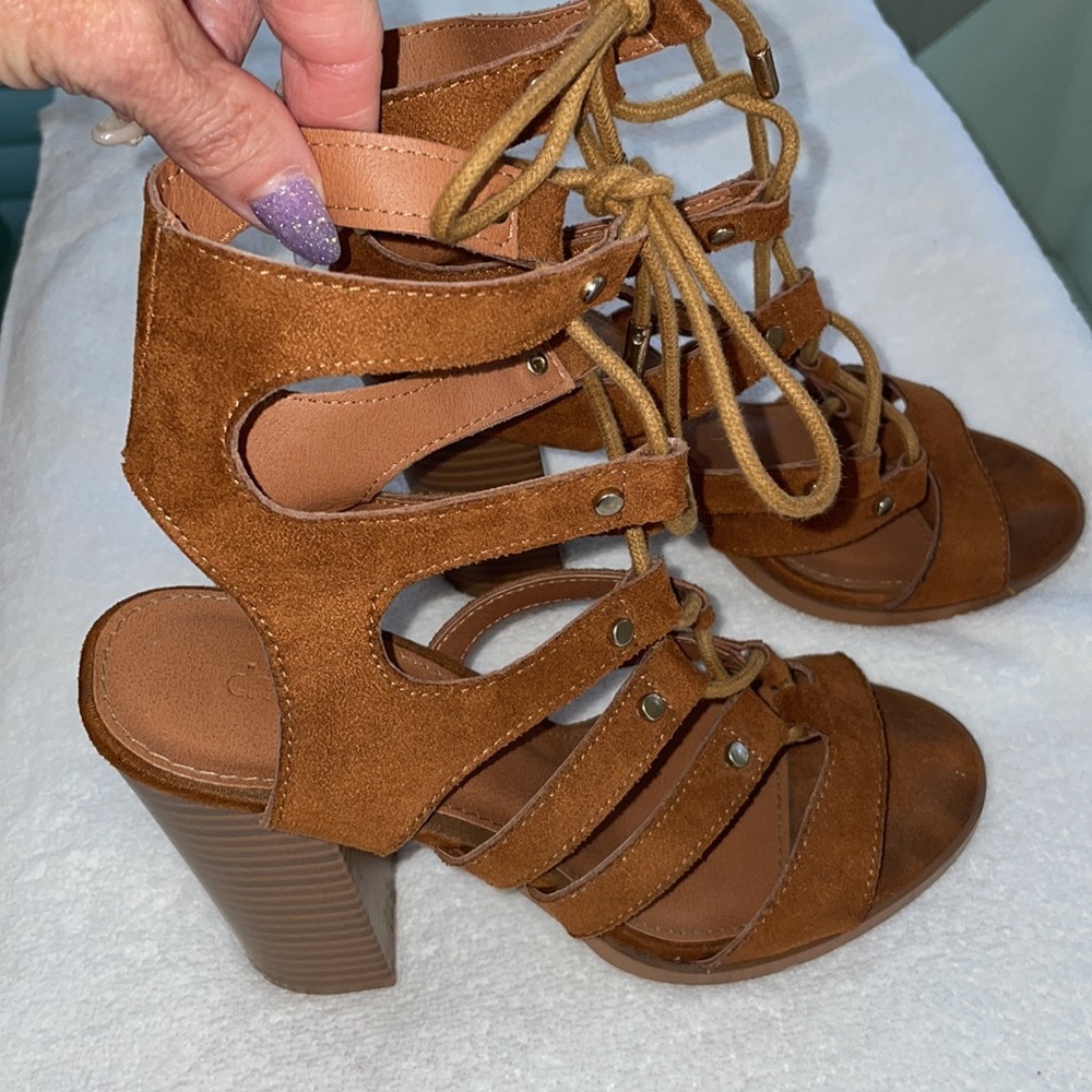 Charlotte Russe sz 7 Brown Lace Up Gladiator Strappy Block Heel Sandals GUC - Picture 4 of 12